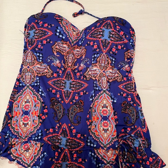 Daniel Cremieux Other - Cremieux tankini swim top.  NWT.  Blue with paisley print.  Size large.